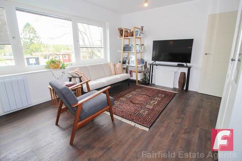 3 bedroom flat for sale, By The Wood, Carpenders Park