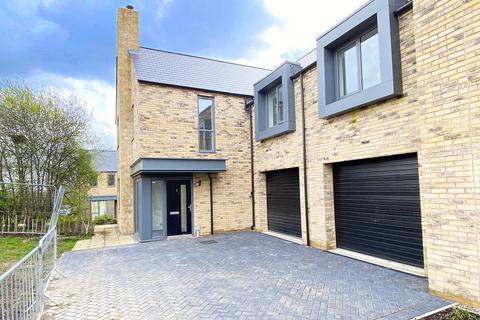 4 bedroom semi-detached house to rent, Swinsty Close, Harrogate