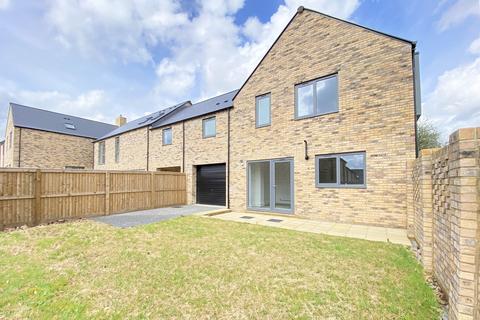 4 bedroom semi-detached house to rent, Swinsty Close, Harrogate