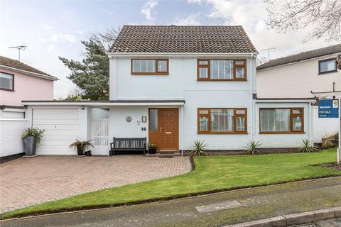 25 Coombe Drive, Addlestone, KT15 1DD