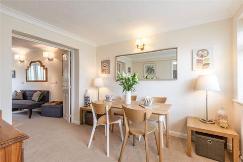 25 Coombe Drive, Addlestone, KT15 1DD