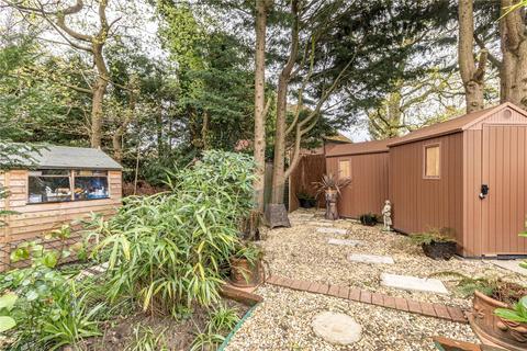 25 Coombe Drive, Addlestone, KT15 1DD