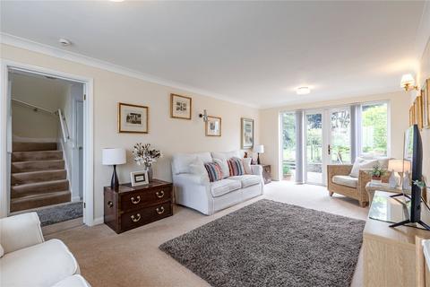 25 Coombe Drive, Addlestone, KT15 1DD