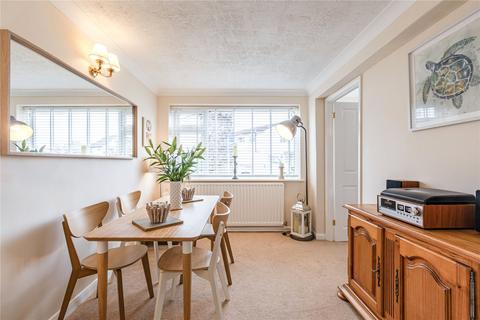 25 Coombe Drive, Addlestone, KT15 1DD