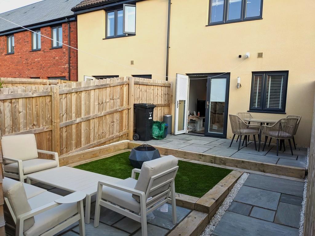 Badger Way, Cranbrook, Exeter 2 bed terraced house for sale £240,000