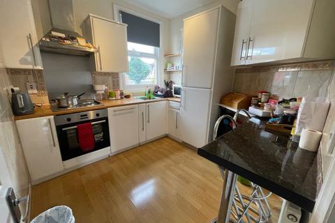 2 bedroom flat to rent, Melbourne Avenue, Palmers Green