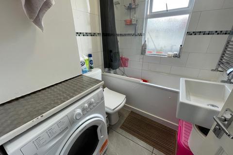 2 bedroom flat to rent, Melbourne Avenue, Palmers Green