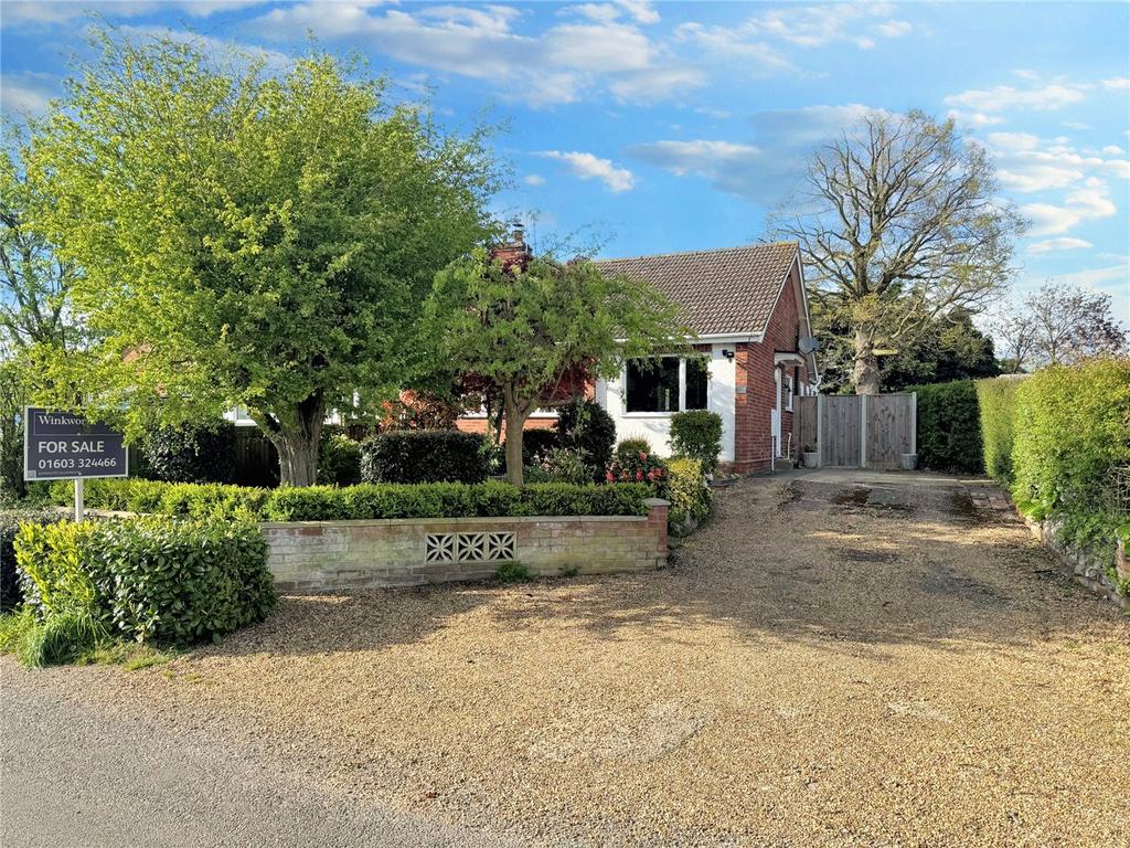 Sandhole Lane, Little Plumstead... 2 bed bungalow for sale £270,000