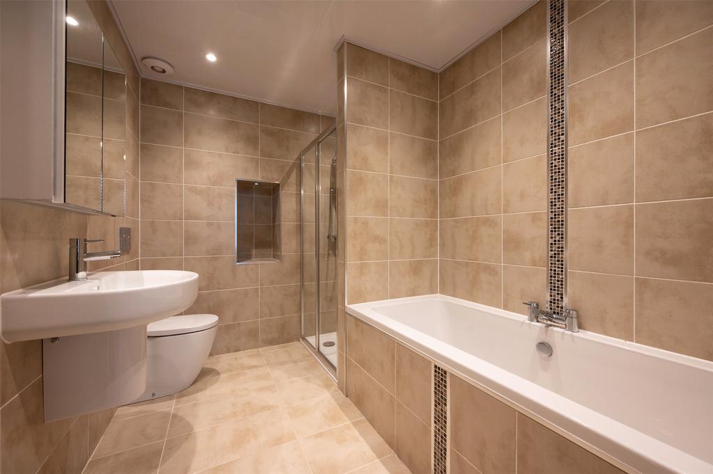 Family Bathroom 2