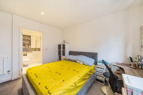 3 bedroom flat for sale, Tudway Road, Kidbrooke, London, SE3