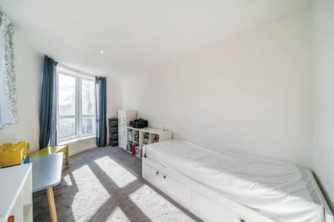 3 bedroom flat for sale, Tudway Road, Kidbrooke, London, SE3