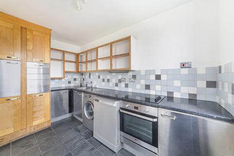 2 bedroom flat to rent, Knighthead Point, The Quarterdeck, London