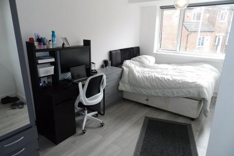 3 bedroom townhouse for sale, Kelso Gardens, Leeds