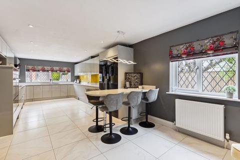 4 bedroom detached house for sale, High street, Eggington