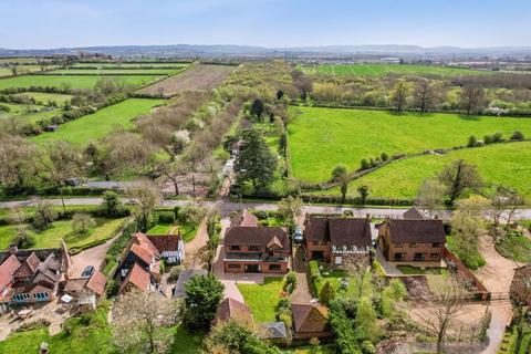 4 bedroom detached house for sale, High street, Eggington