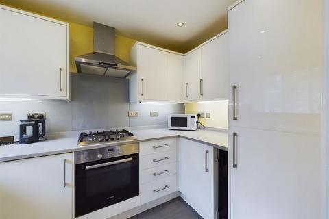 9 Drew Place, Caterham, CR3 5FE
