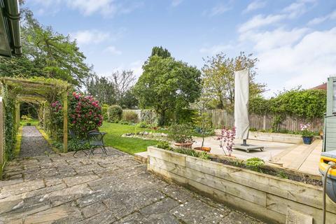 51 Cobham Road, Fetcham, Leatherhead, KT22 9HT