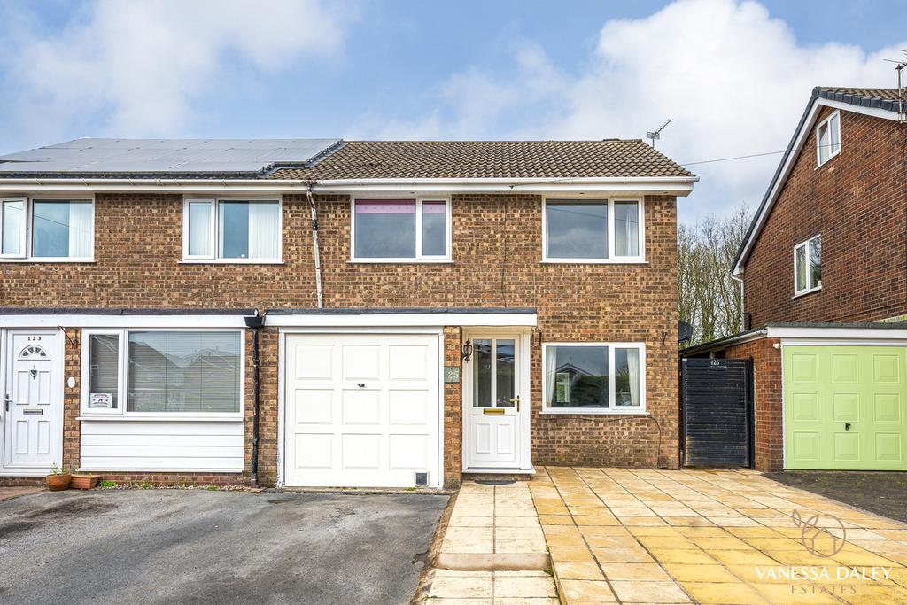 Longfield, Preston, PR2 3 bed semidetached house for sale £220,000