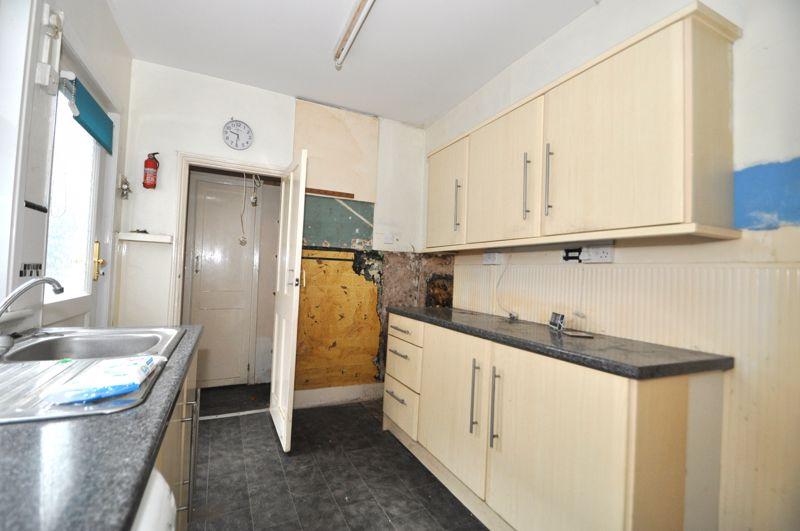 Hook Road, Epsom 3 bed terraced house for sale £425,000