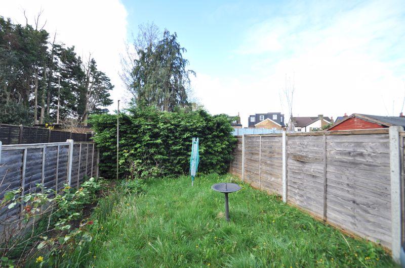 Hook Road, Epsom 3 bed terraced house for sale £425,000