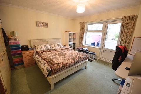 2 bedroom apartment to rent, Plantation Road, Poole BH17