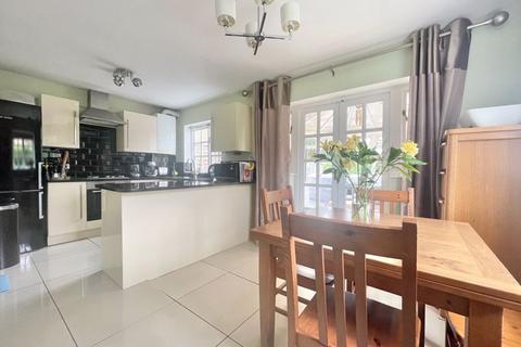 3 bedroom end of terrace house for sale, Coverts Road, Claygate