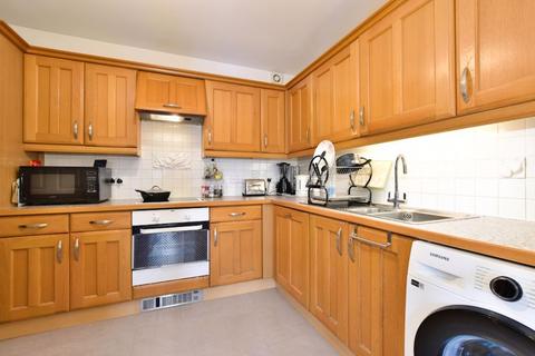 2 bedroom apartment for sale, Pine Court, Chesham