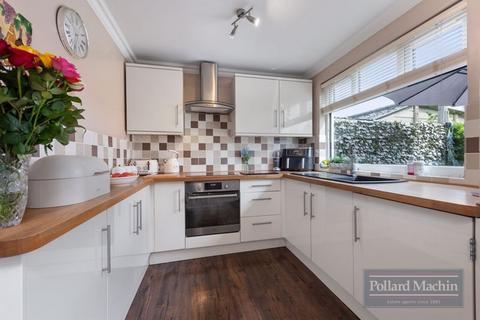 4 bedroom semi-detached house for sale, Ellesmere Drive, Sanderstead