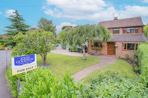 4 bedroom detached house for sale, Stonebow Road, Drakes Broughton, Worcestershire, WR10 2AR