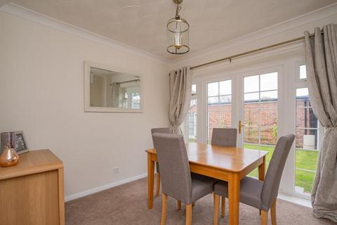 4 bedroom detached house for sale, Stonebow Road, Drakes Broughton, Worcestershire, WR10 2AR