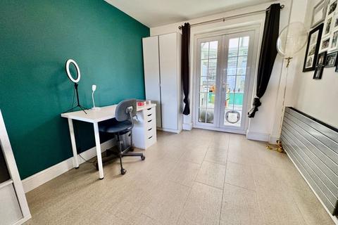 20 Bay Tree Close, High Wycombe, HP11 1JN