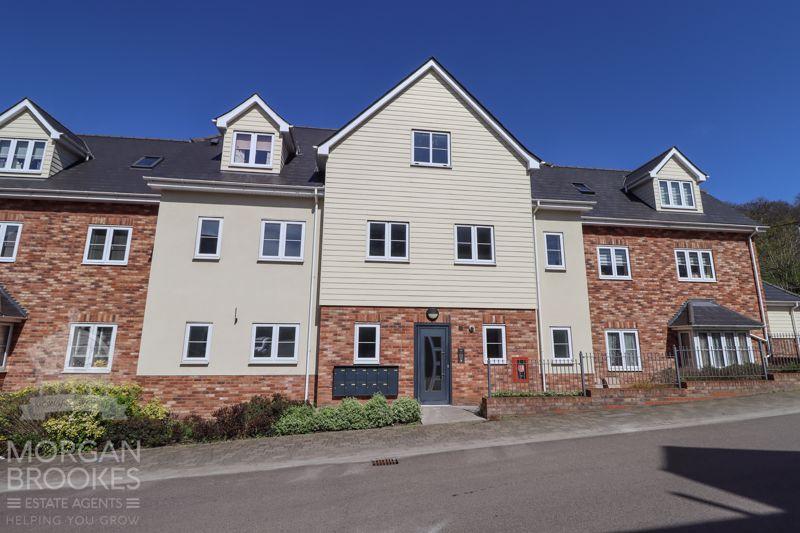 Catherine Road, Benfleet 1 bed apartment for sale £94,000