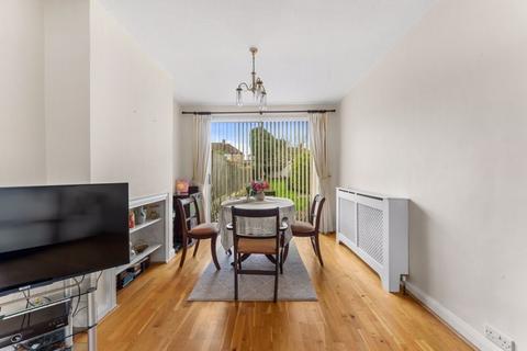 36 Fairford Gardens, Worcester Park, KT4 7BH