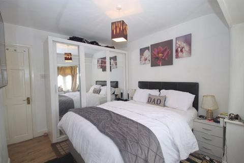 3 bedroom terraced house for sale, Dawlish Avenue, Perivale, UB6 8AF