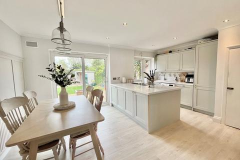 19 Broad Oak Way, Rayleigh, SS6 8JU