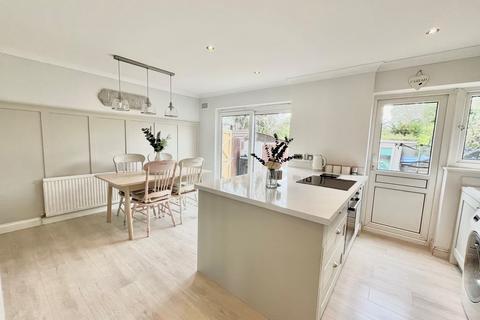 19 Broad Oak Way, Rayleigh, SS6 8JU