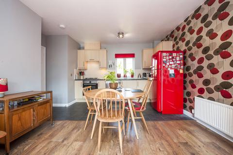 2 bedroom apartment to rent, Maybold Crescent, Swindon
