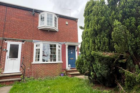 2 bedroom end of terrace house to rent, Alma Road, NG3