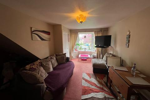 2 bedroom end of terrace house to rent, Alma Road, NG3