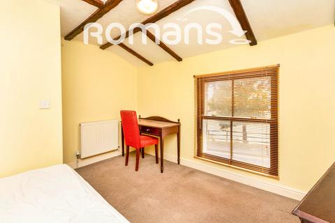 1 bedroom in a house share to rent, Upper Hale Road, Farnham