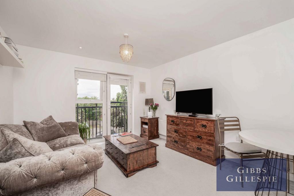 Glade Court, Harefield Road... 1 bed apartment £1,450 pcm (£335 pw)