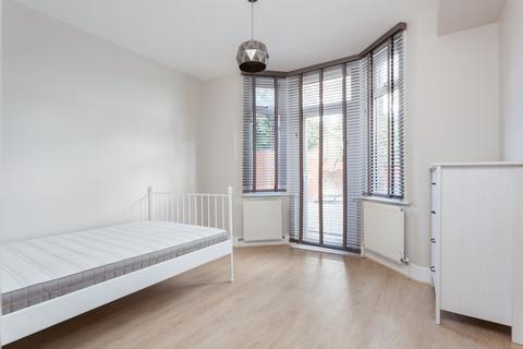 2 bedroom flat to rent, Britannia Road