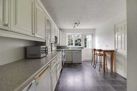 47 Bosman Drive, Windlesham, GU20 6JN