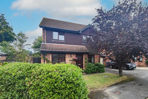 8 Borderside, Yateley, GU46 6LJ