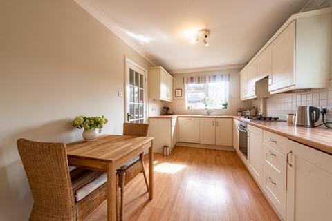 8 Borderside, Yateley, GU46 6LJ