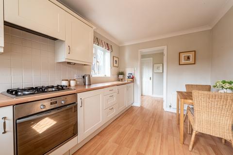 8 Borderside, Yateley, GU46 6LJ