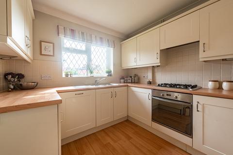 8 Borderside, Yateley, GU46 6LJ
