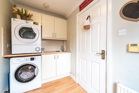 8 Borderside, Yateley, GU46 6LJ