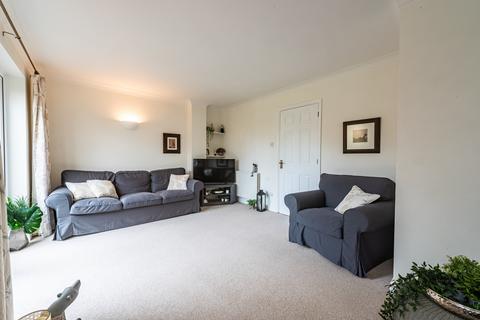 8 Borderside, Yateley, GU46 6LJ