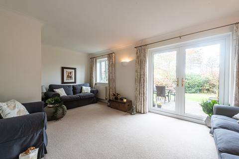 8 Borderside, Yateley, GU46 6LJ